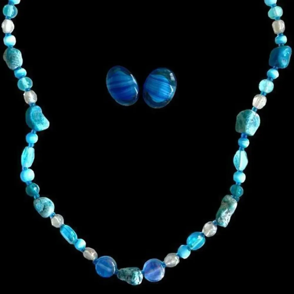 1990’s 18” Worthington Turquoise Glass Beaded Necklace & Blue Clip Earrings Set